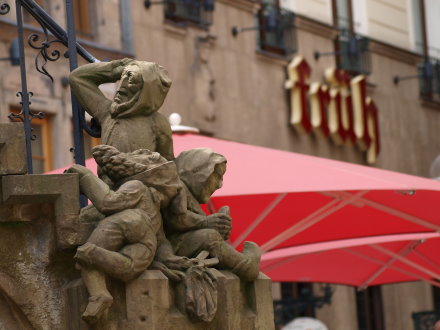 Heinzelmnnchenbrunnen vor Brauhaus Frh