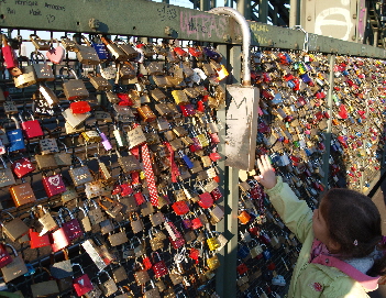 Liebesschlsser an der Hohenzollernbrcke